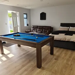 Detached Flat In Leeds, Free Wifi And Parking, Pool Table, 75 Inch Tv, Netflix, Apartment Leeds (West Yorkshire)