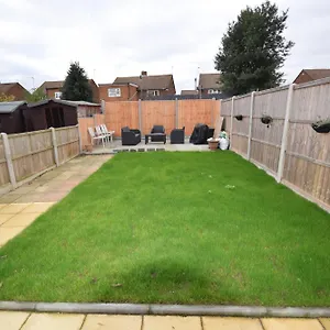 Jesswood Properties: Bright With Airport Proximity Apartment Luton (Bedfordshire)